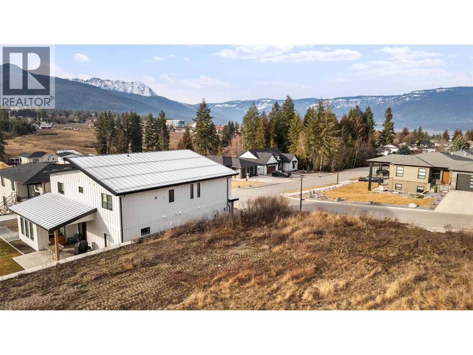 1860 35 Street NE, Salmon Arm