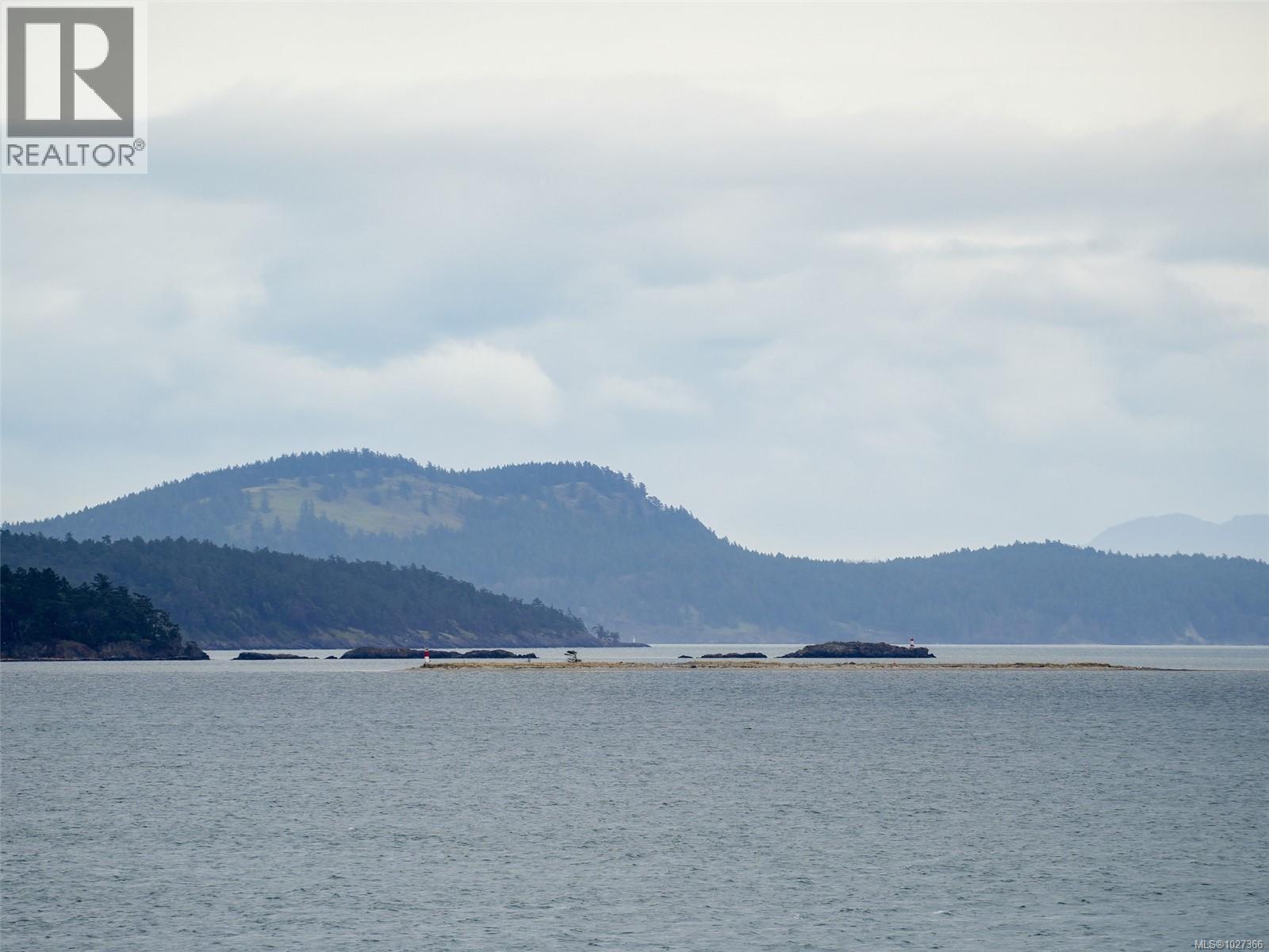 303 2520 Oakville Avenue, Sidney