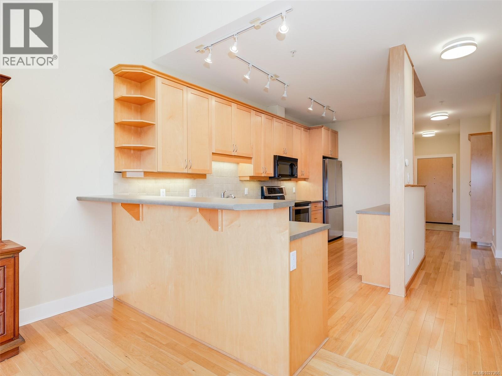 303 2520 Oakville Avenue, Sidney