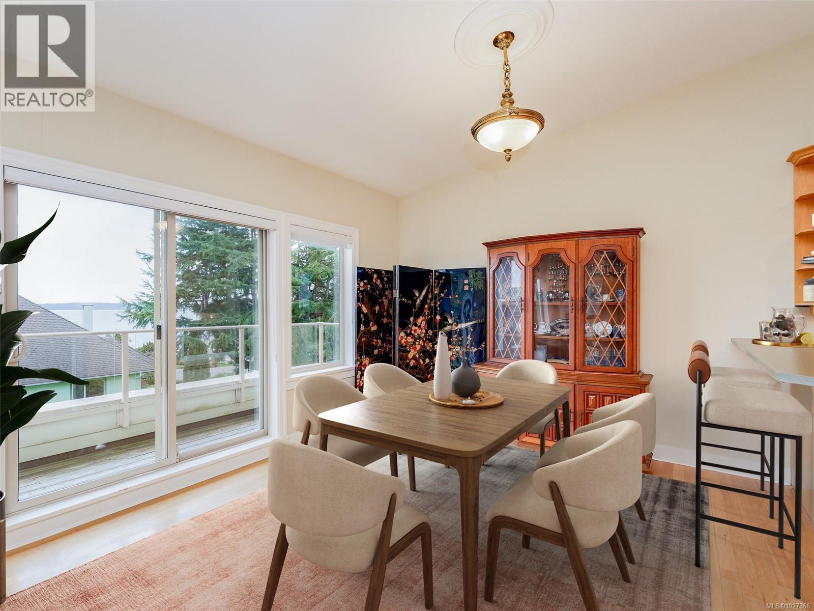 303 2520 Oakville Avenue, Sidney