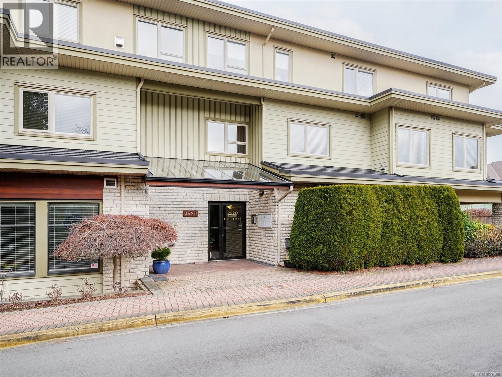 303 2520 Oakville Avenue, Sidney