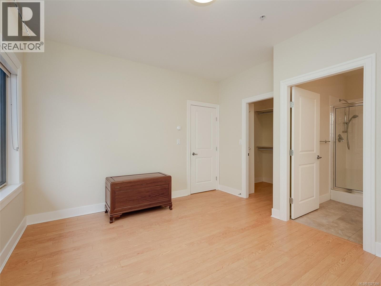 303 2520 Oakville Avenue, Sidney