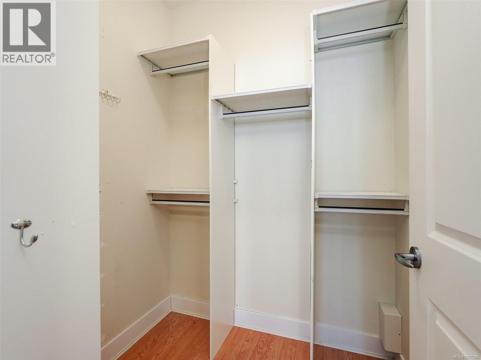 303 2520 Oakville Avenue, Sidney