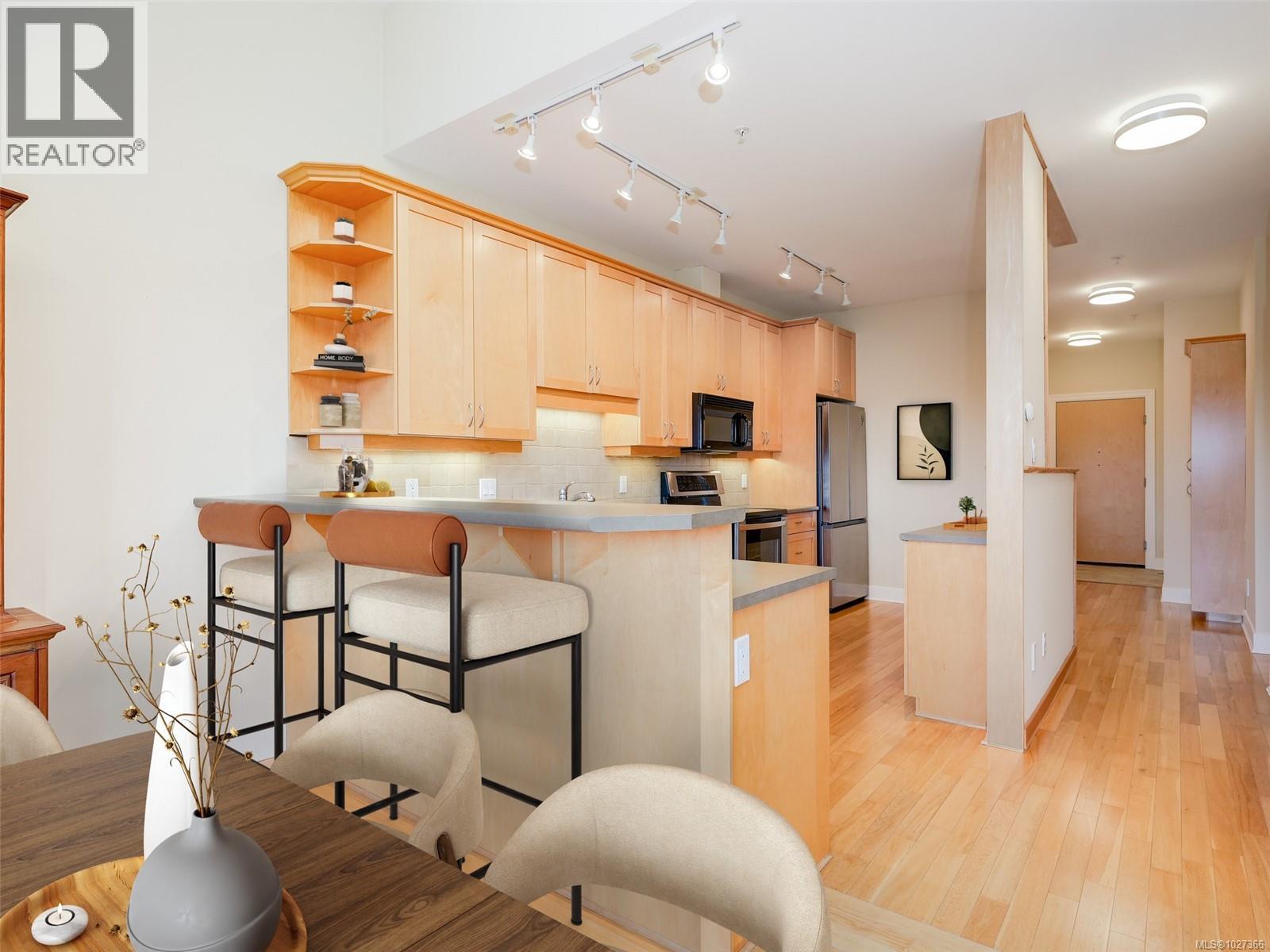 303 2520 Oakville Avenue, Sidney