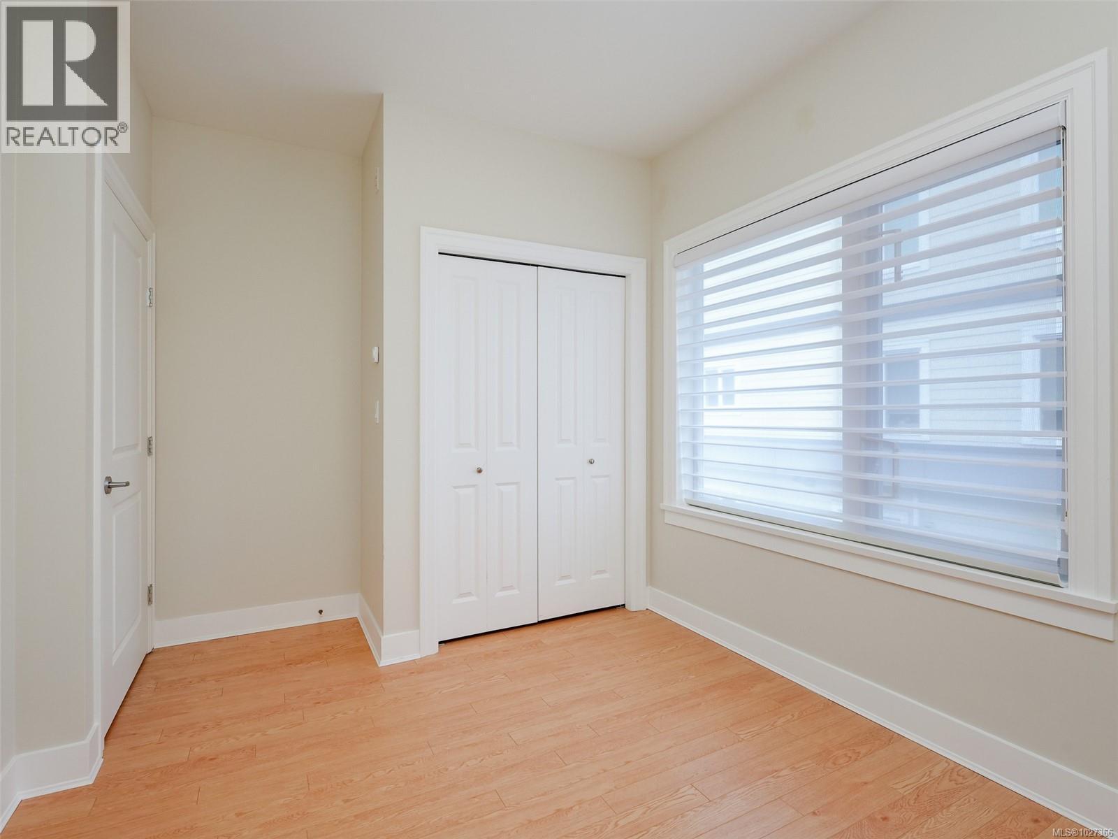 303 2520 Oakville Avenue, Sidney