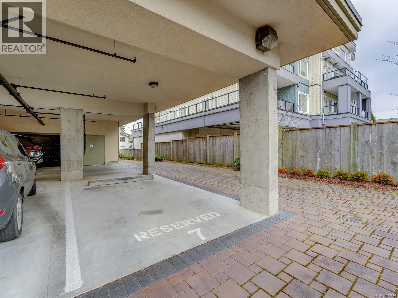 303 2520 Oakville Avenue, Sidney