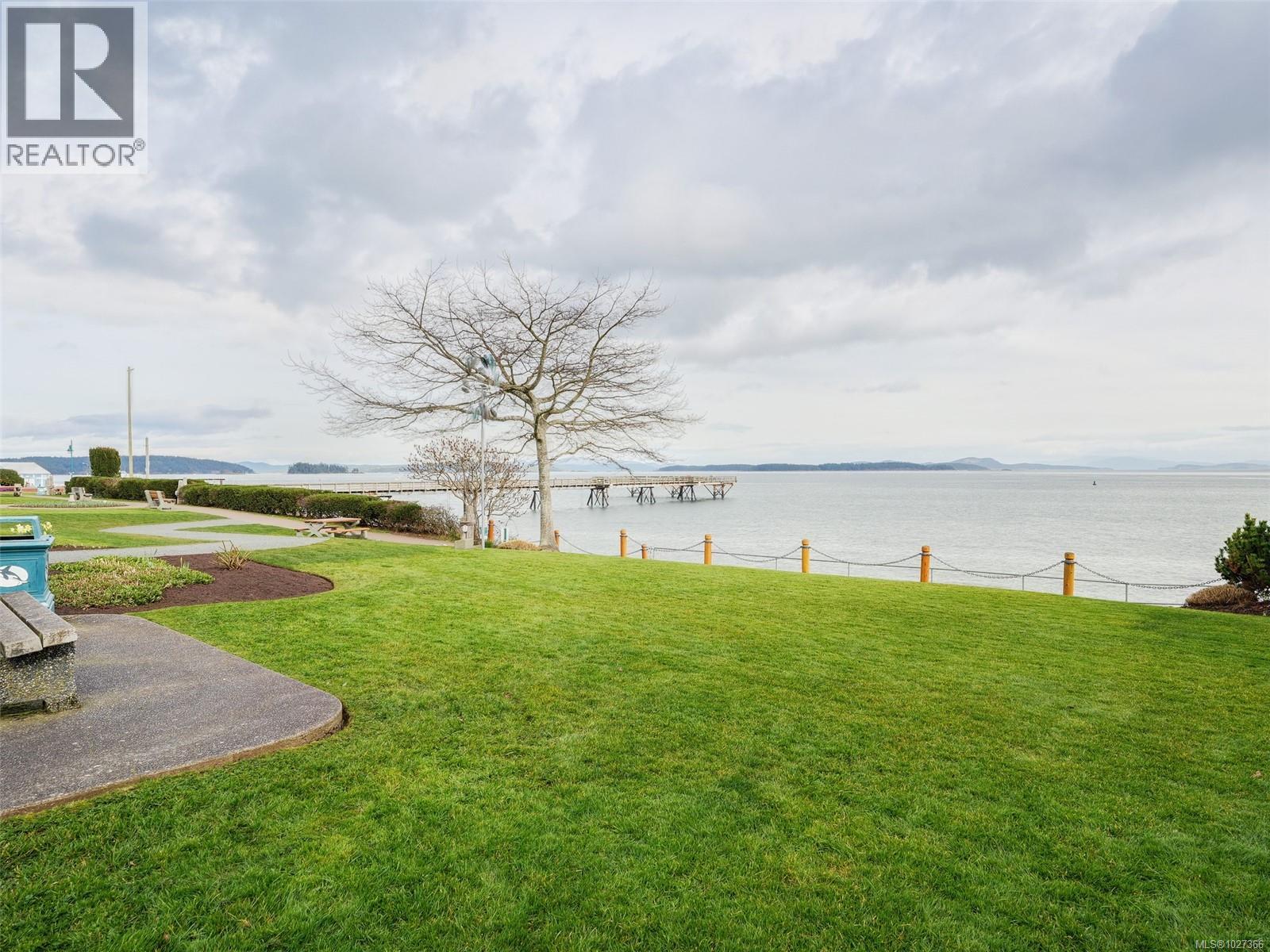 303 2520 Oakville Avenue, Sidney