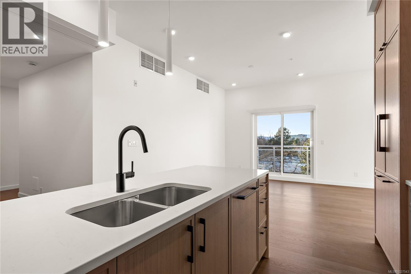 503 1102 Esquimalt Road, Esquimalt