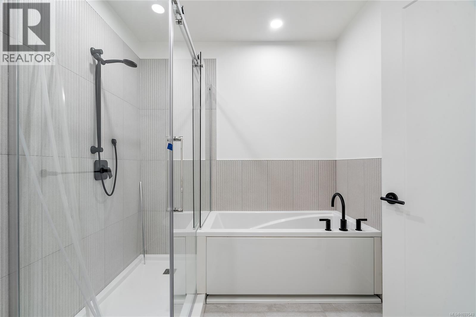 503 1102 Esquimalt Road, Esquimalt