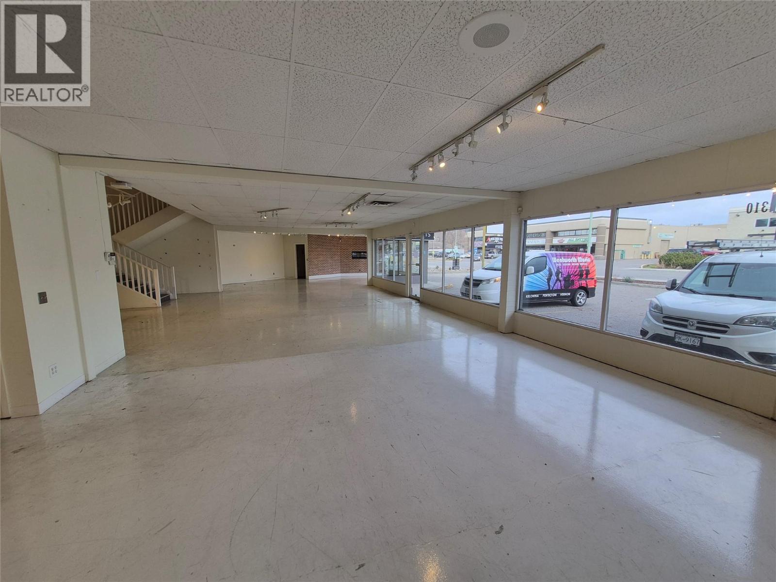 4 310 Banks Road, Kelowna