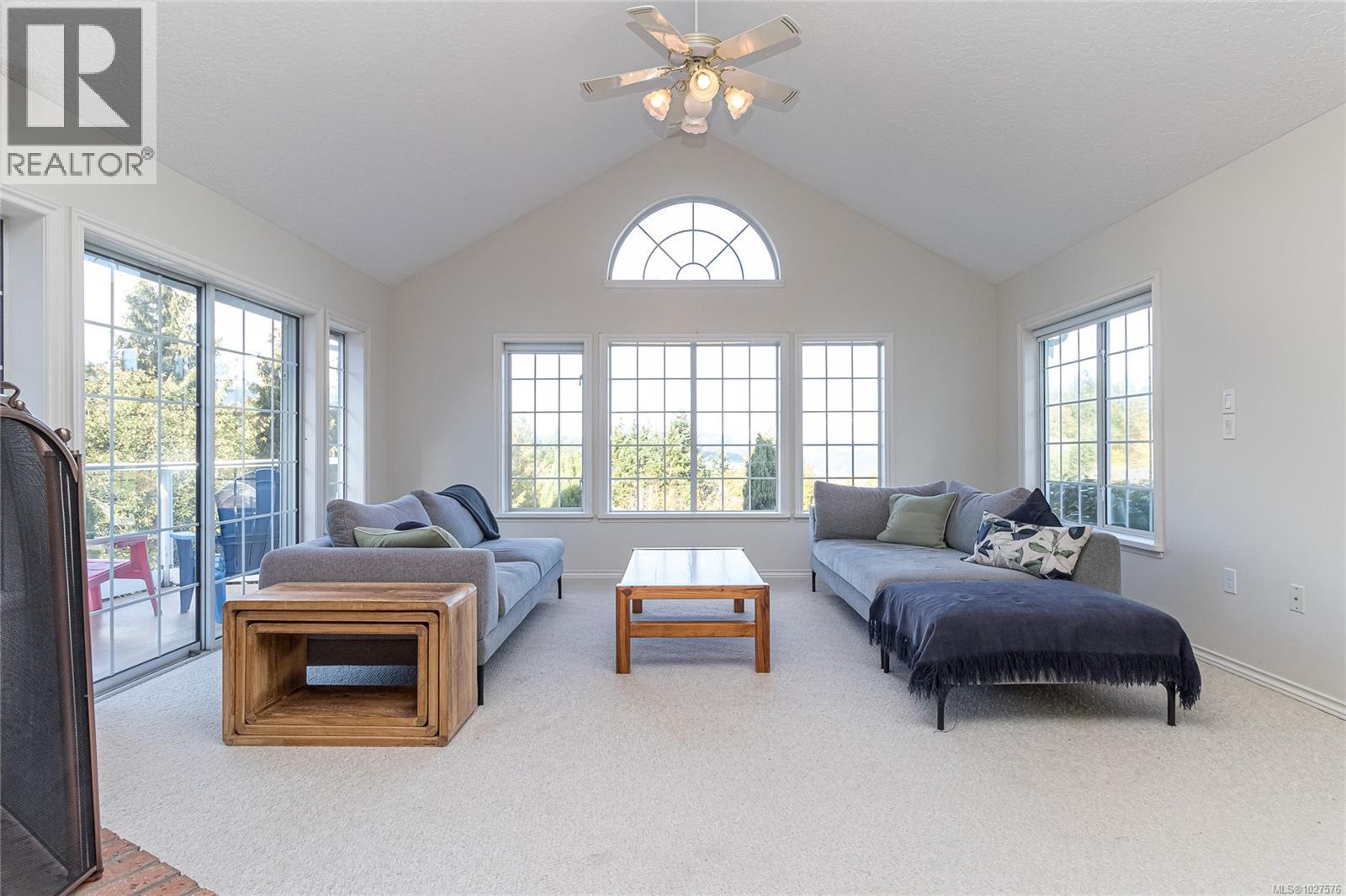 11474 Sumac Dr, North Saanich