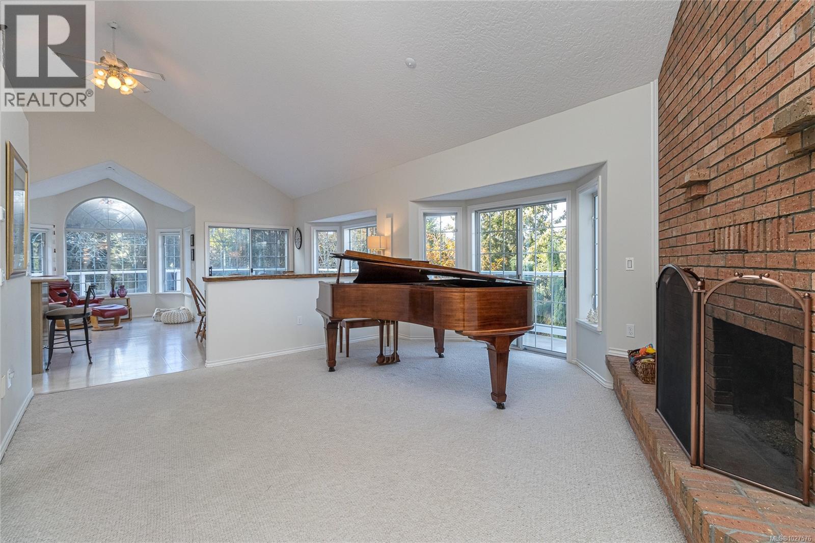 11474 Sumac Dr, North Saanich