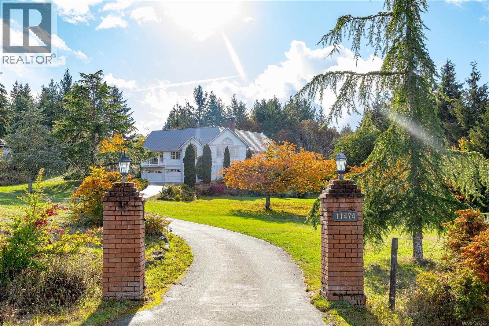 11474 Sumac Dr, North Saanich