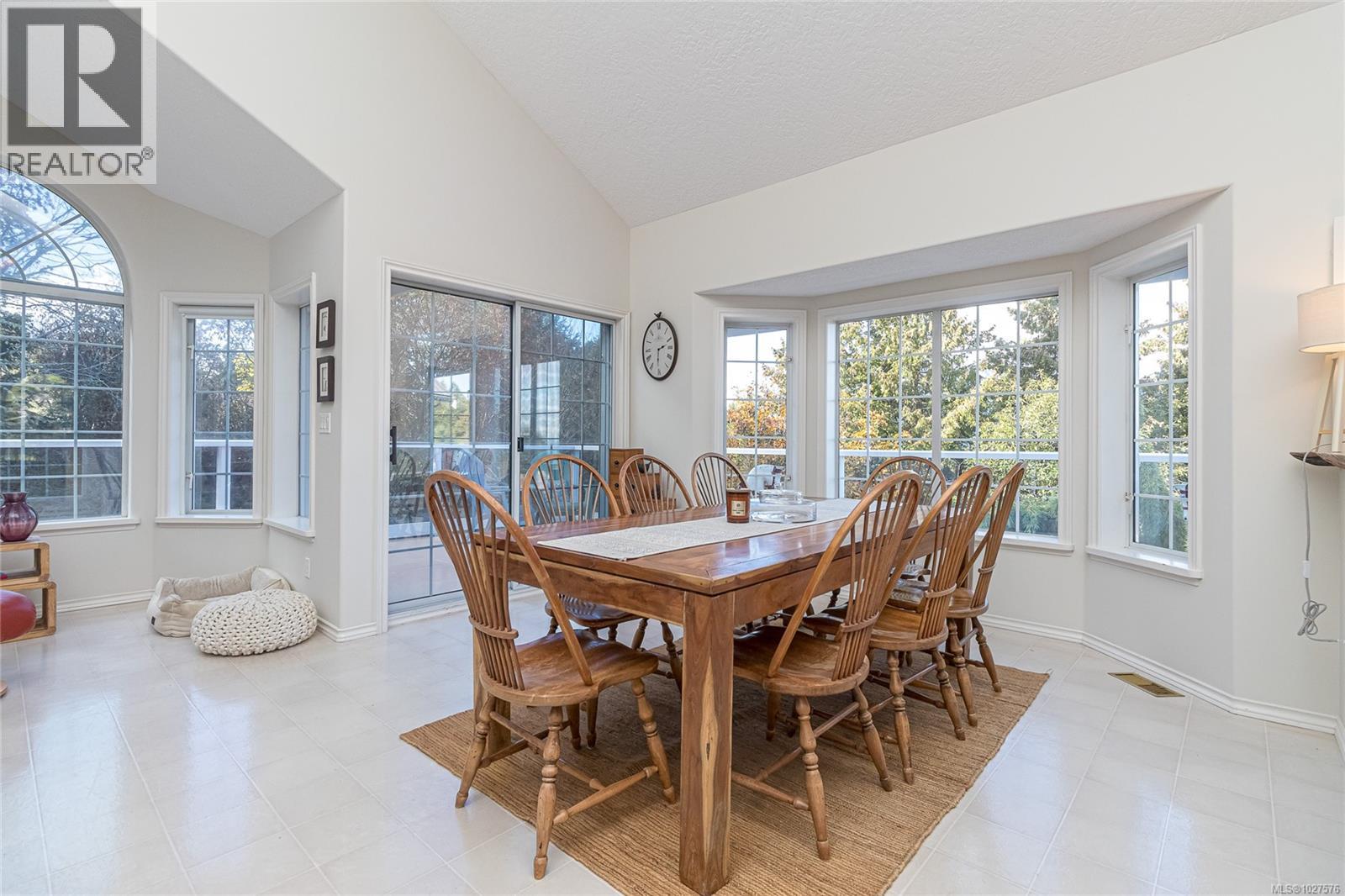 11474 Sumac Dr, North Saanich