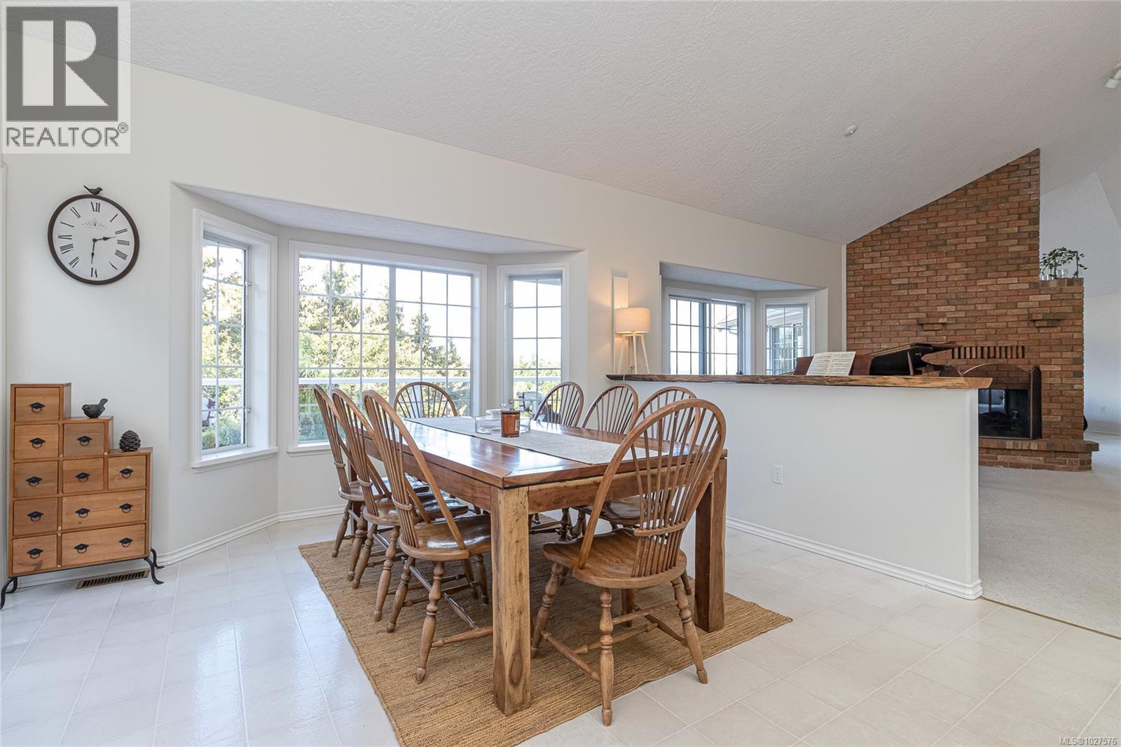 11474 Sumac Dr, North Saanich