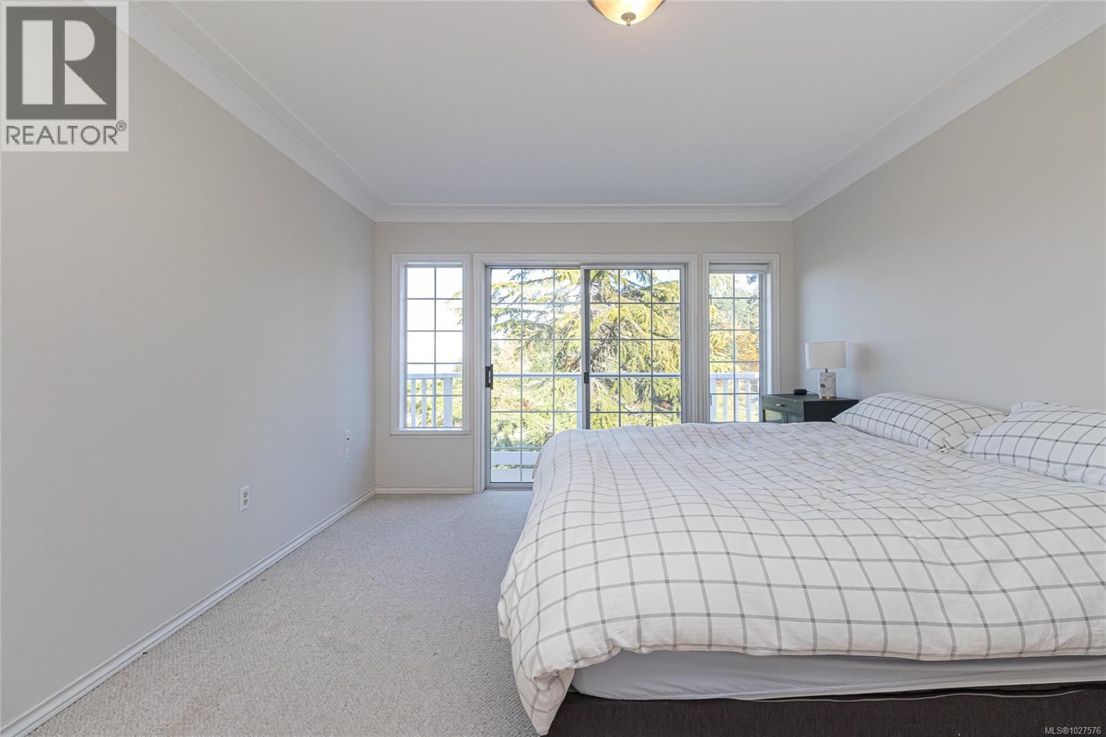 11474 Sumac Dr, North Saanich