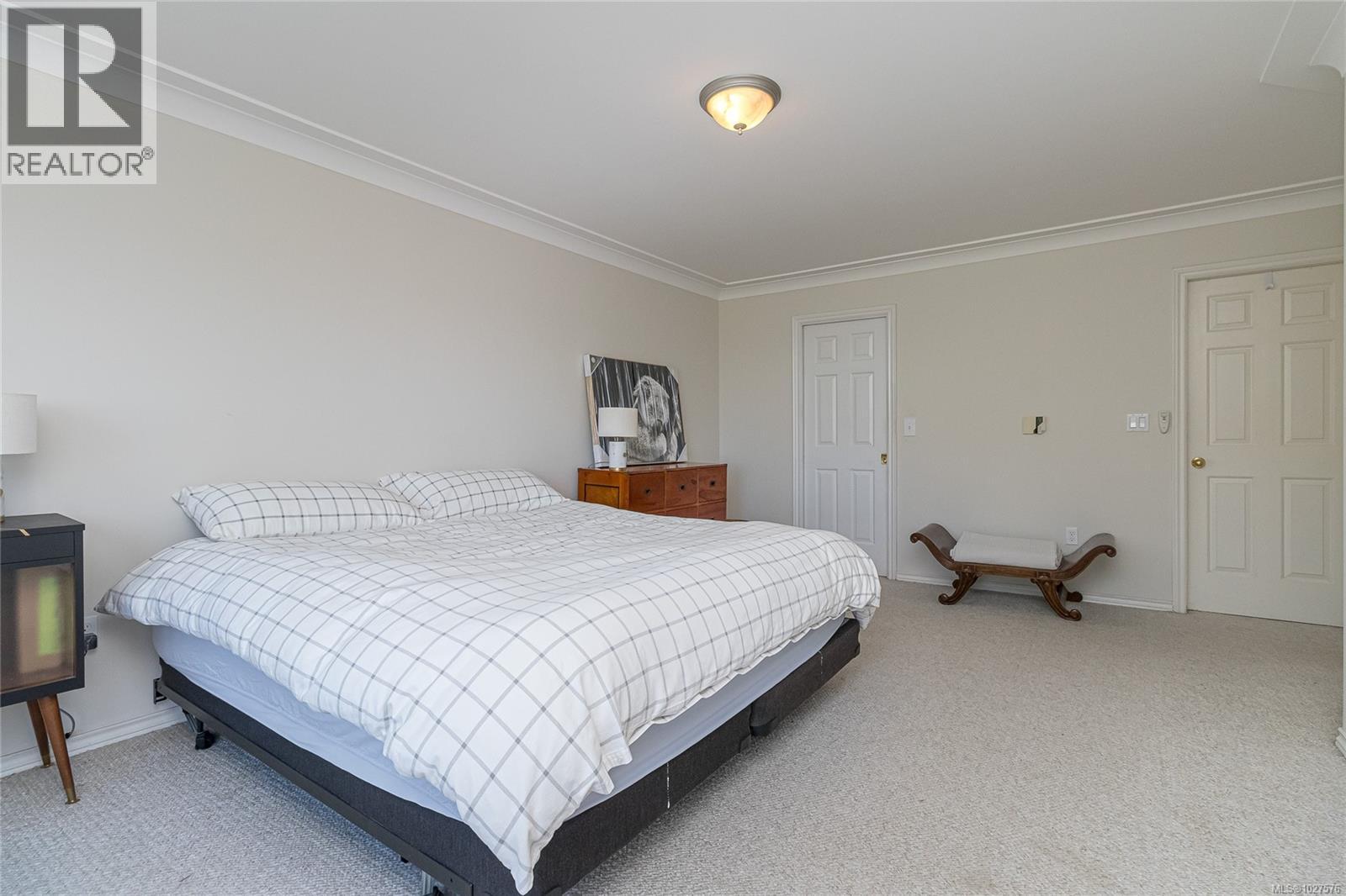 11474 Sumac Dr, North Saanich