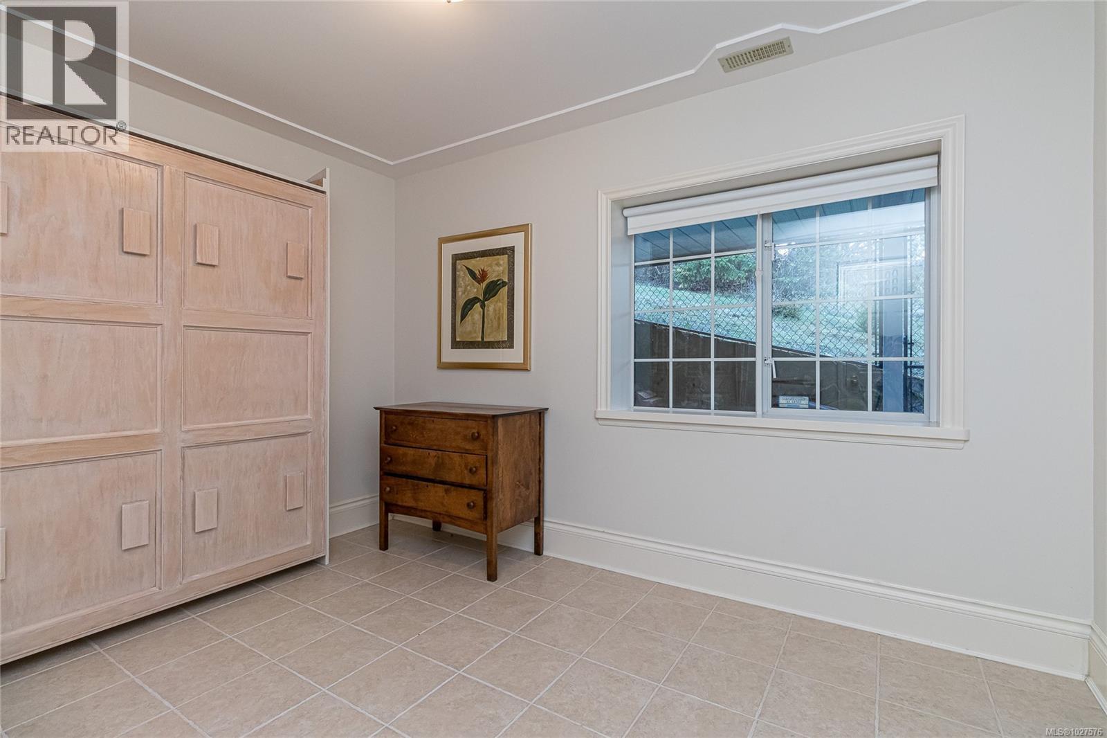 11474 Sumac Dr, North Saanich