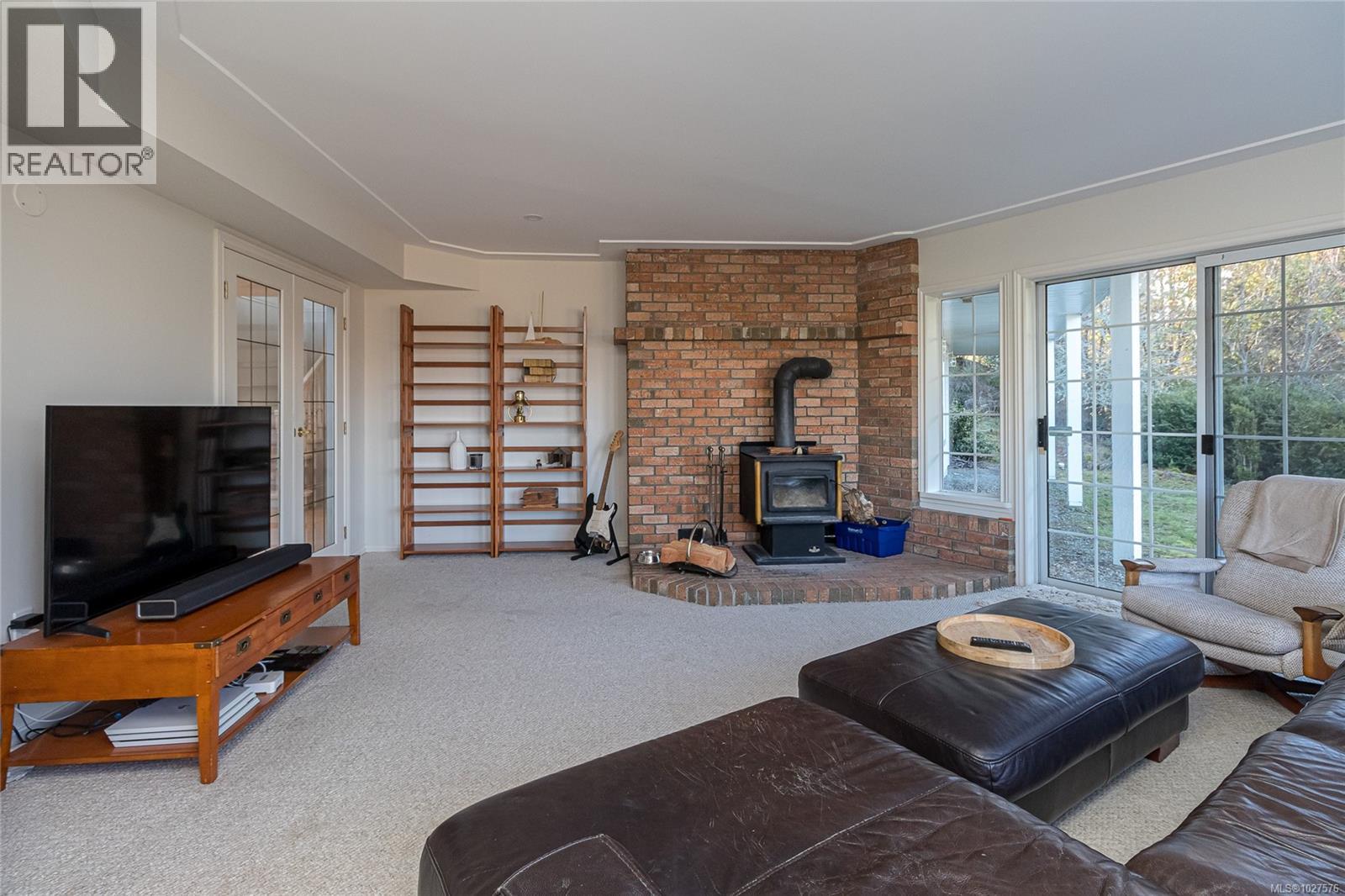 11474 Sumac Dr, North Saanich