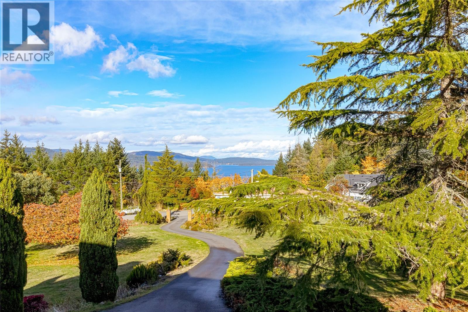 11474 Sumac Dr, North Saanich