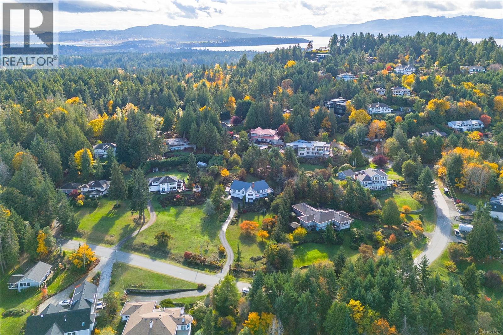 11474 Sumac Dr, North Saanich