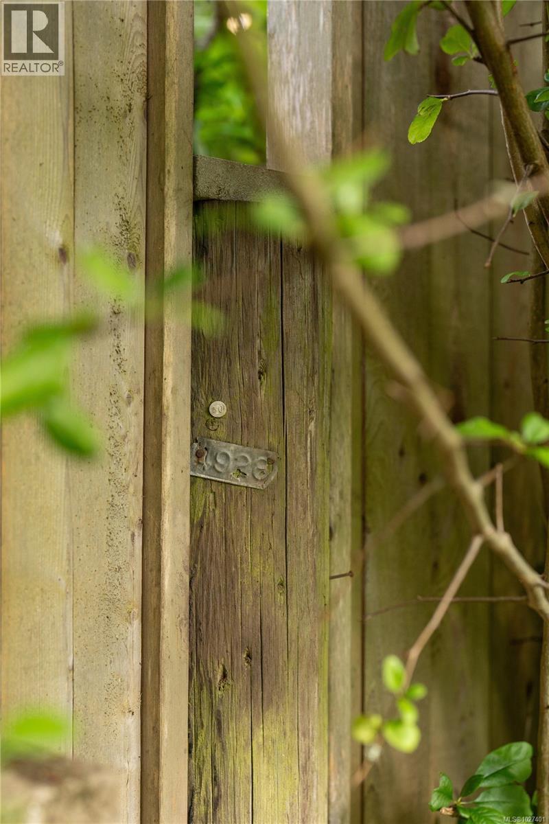  1215 Richardson Street, Victoria