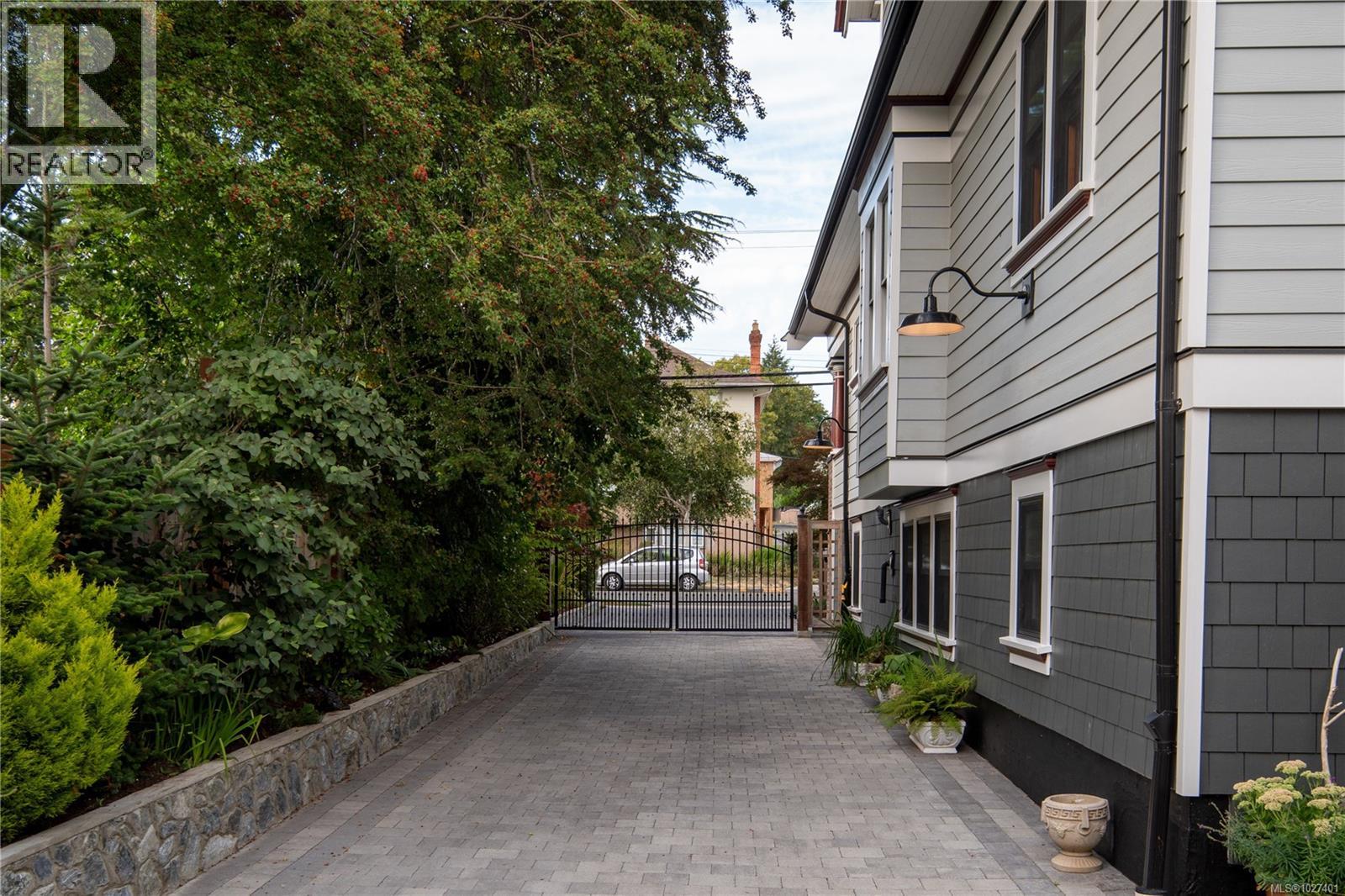  1215 Richardson Street, Victoria