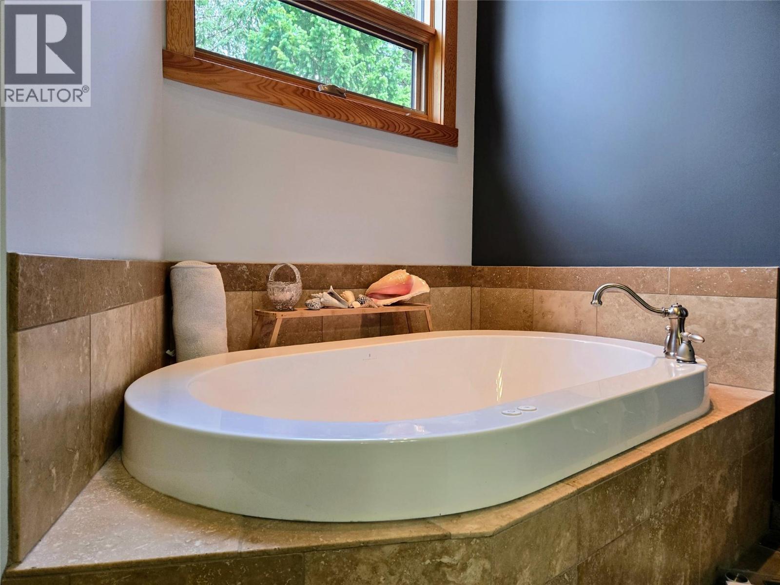 2517 Cobblestone Trail, Invermere