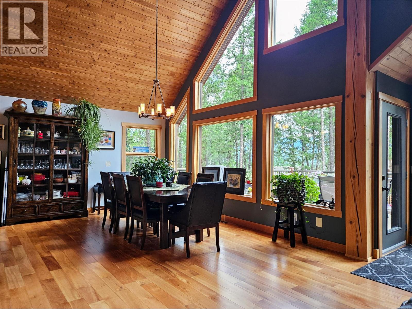 2517 Cobblestone Trail, Invermere