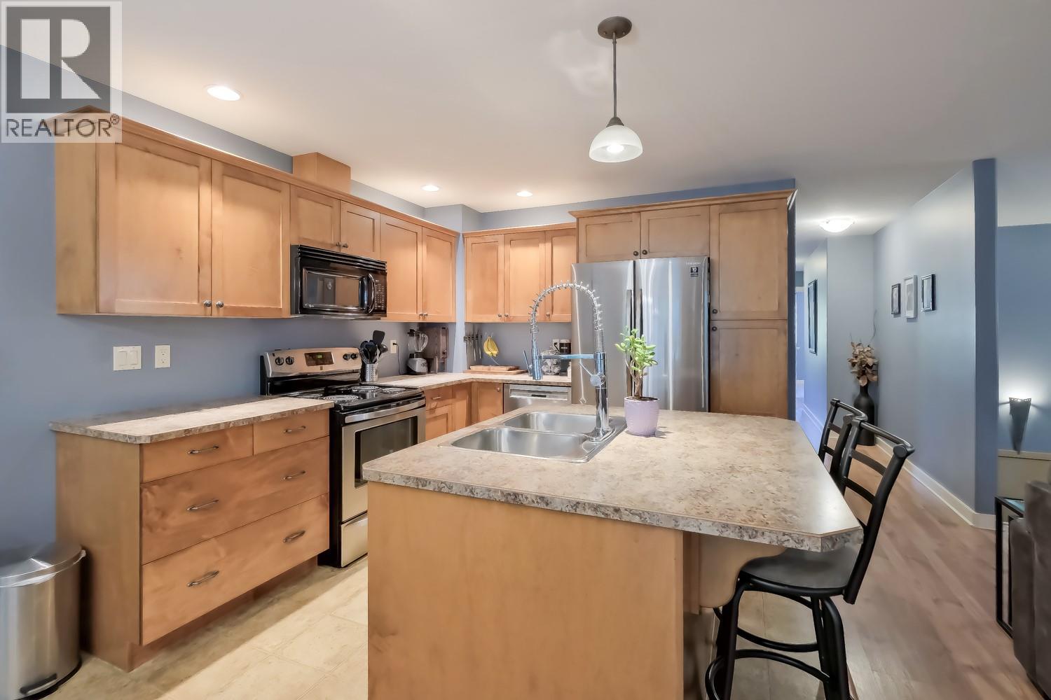 2 2175 Shannon Ridge Drive, West Kelowna