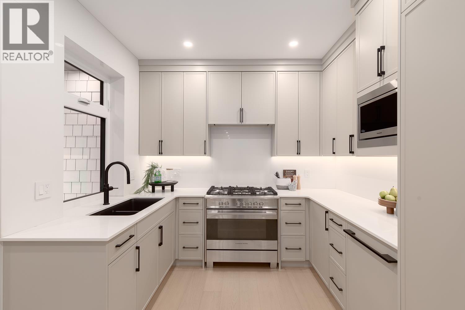 3 2976 W 13TH AVENUE, Vancouver