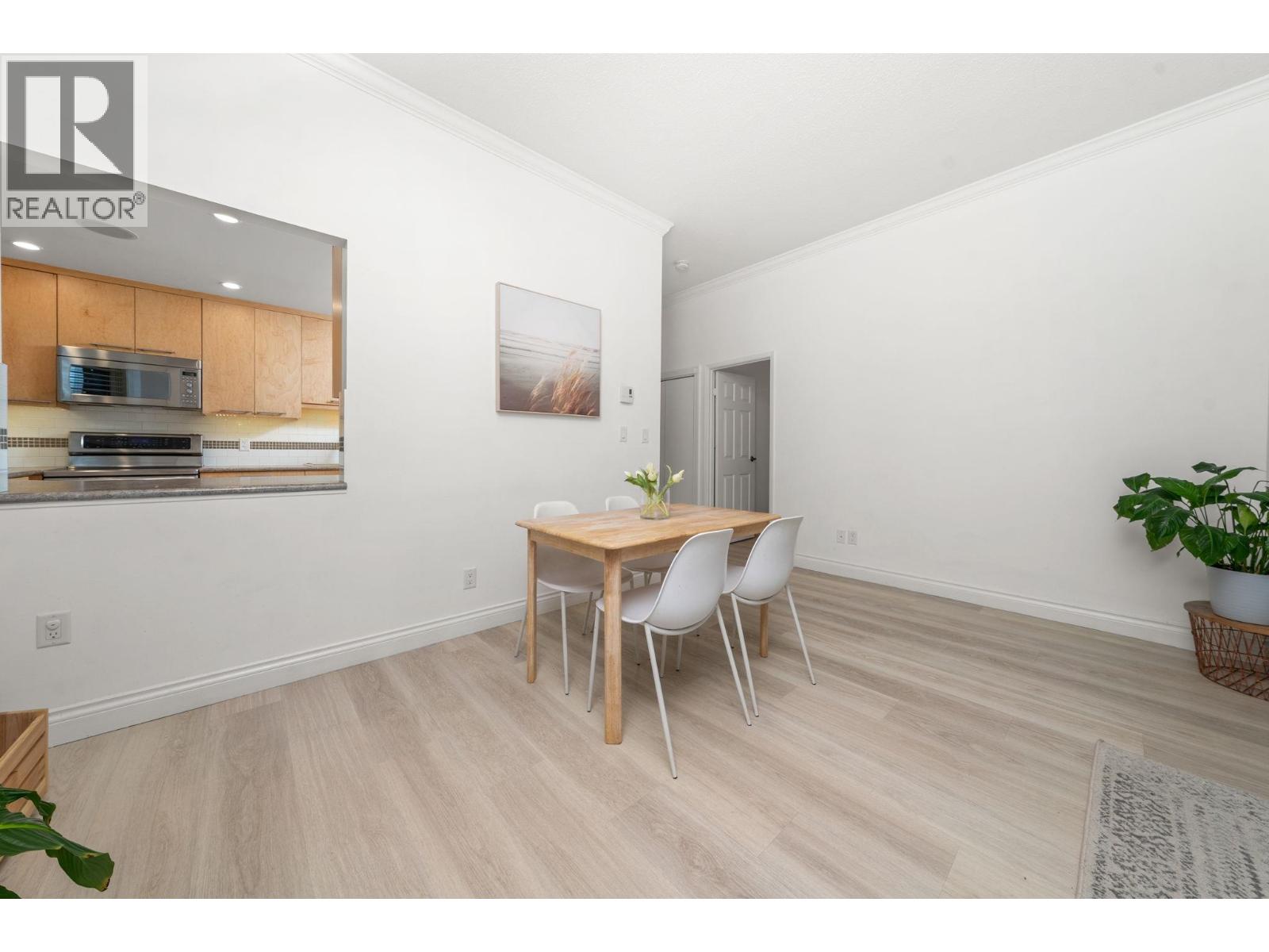 101 2408 HAYWOOD AVENUE, West Vancouver