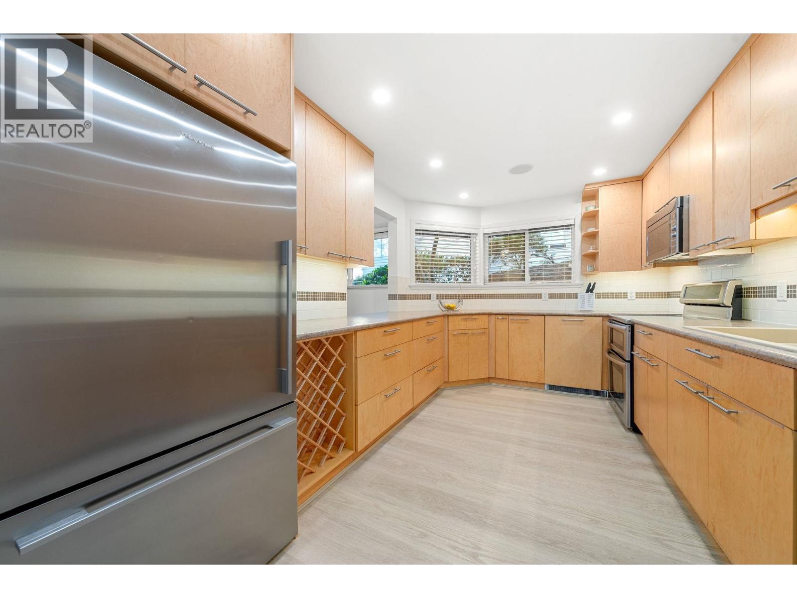 101 2408 HAYWOOD AVENUE, West Vancouver