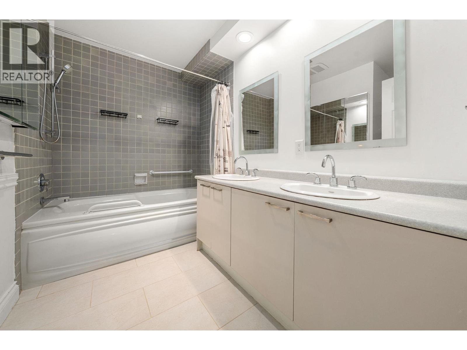 101 2408 HAYWOOD AVENUE, West Vancouver