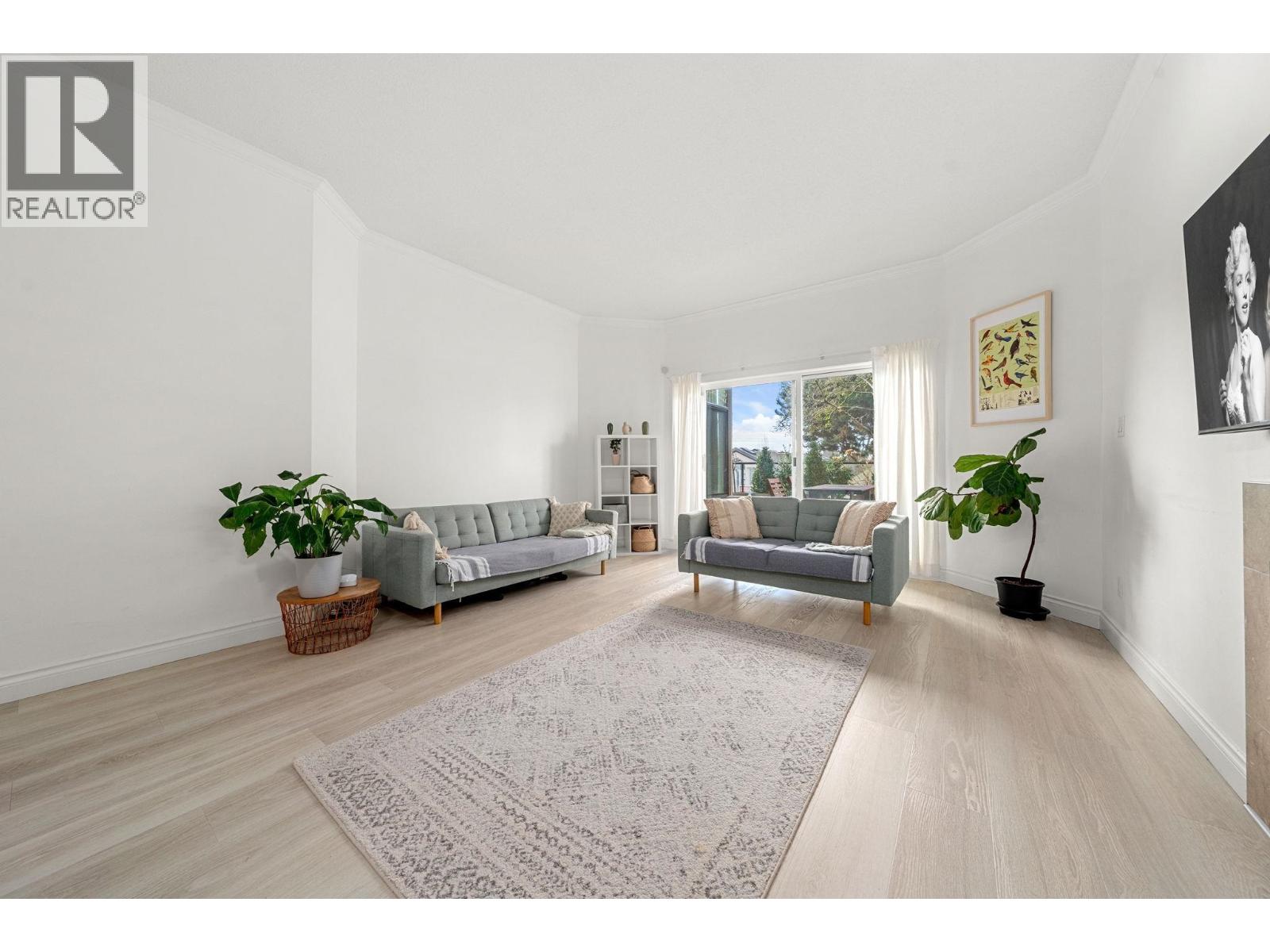 101 2408 HAYWOOD AVENUE, West Vancouver