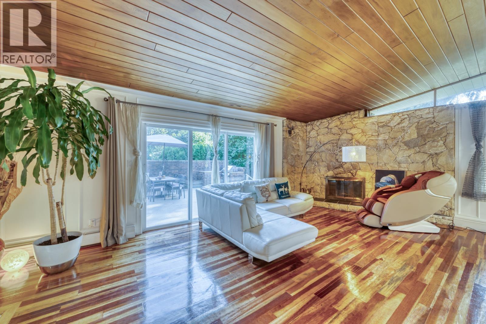 990 KINSAC Street - photo 2