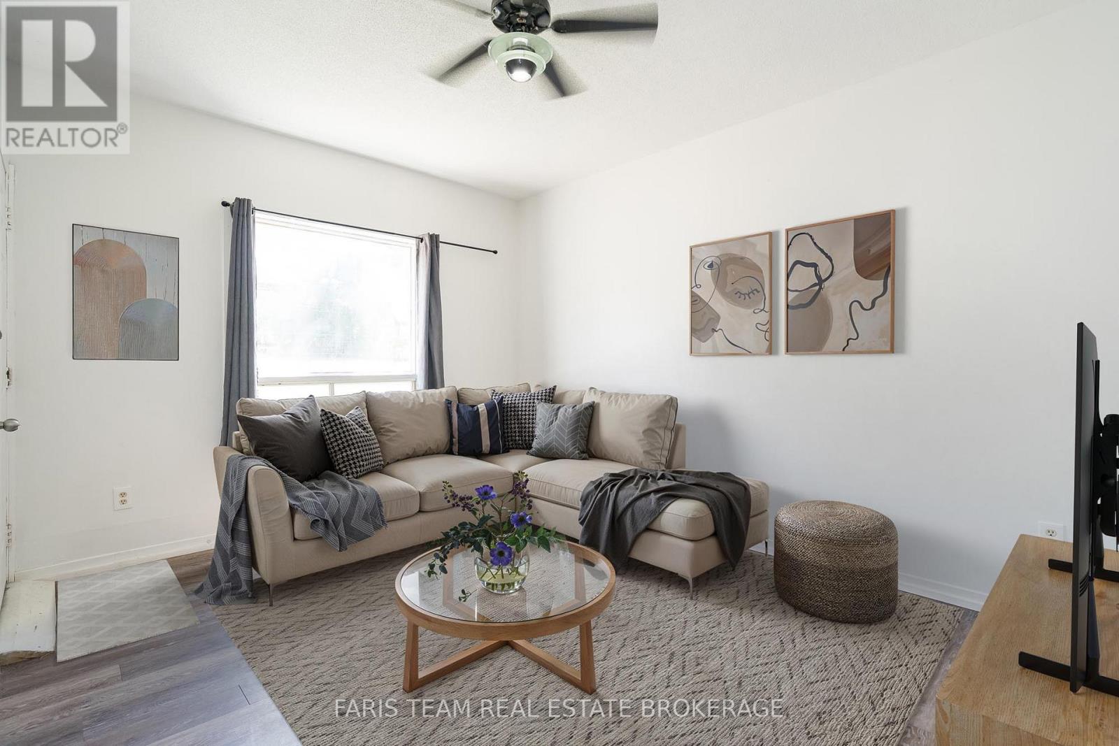 612 BAY STREET - 10
