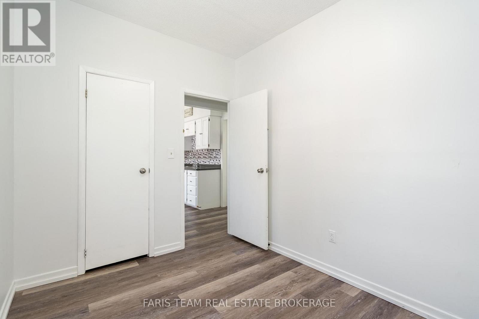 612 BAY STREET - 16