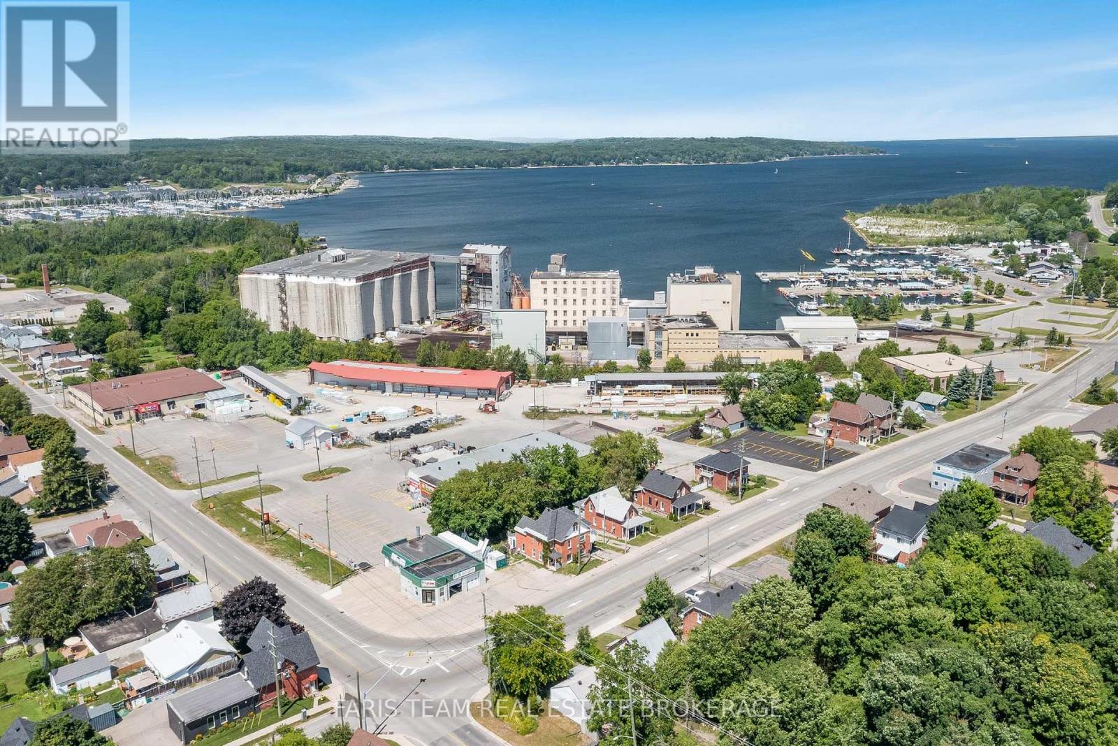 612 BAY STREET - 22