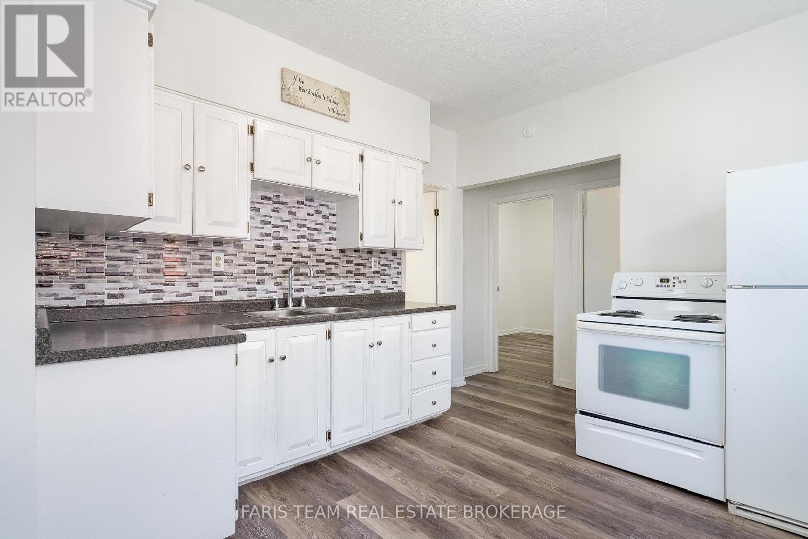 612 BAY STREET - 5