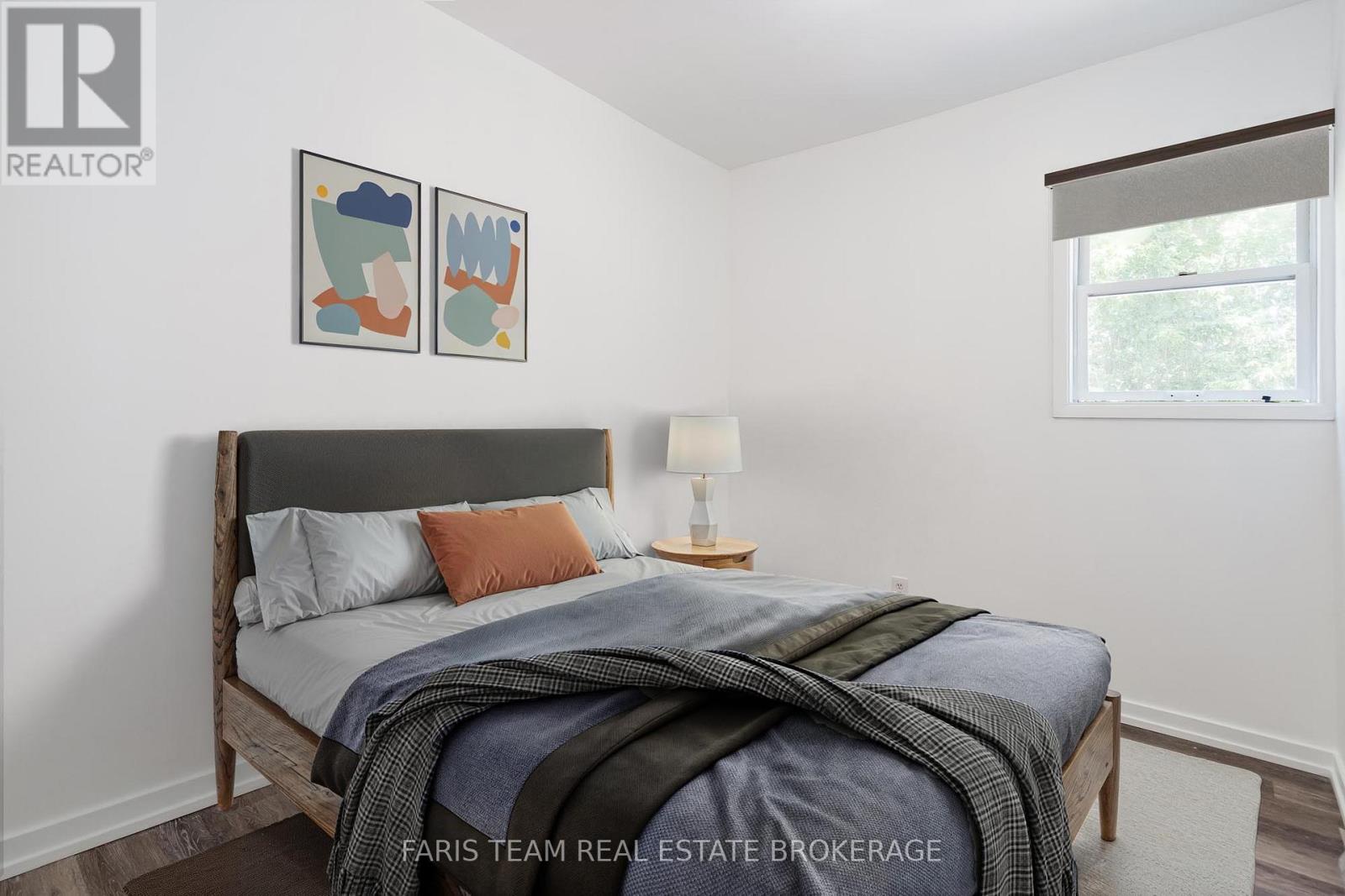 612 BAY STREET - 13