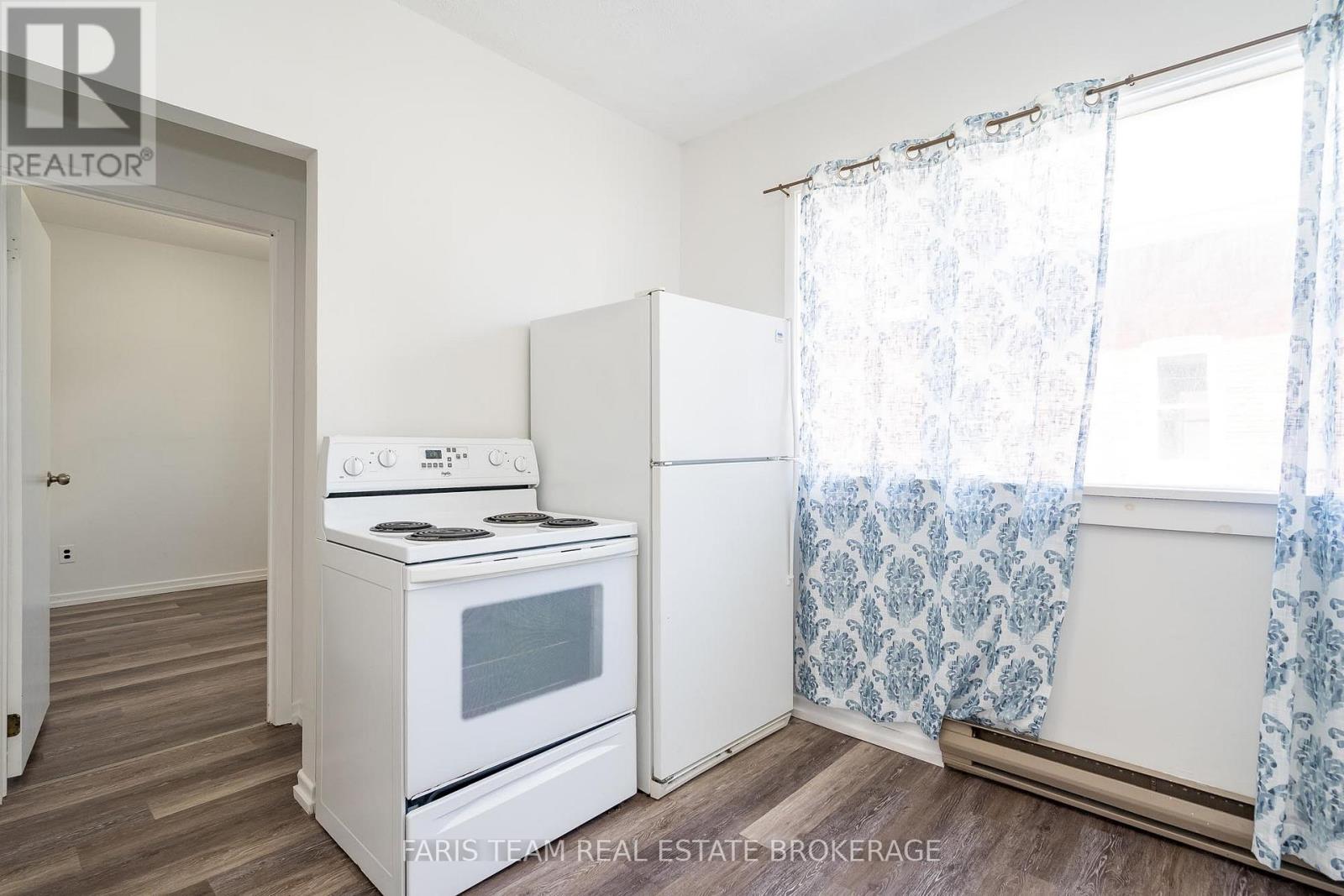 612 BAY STREET - 7