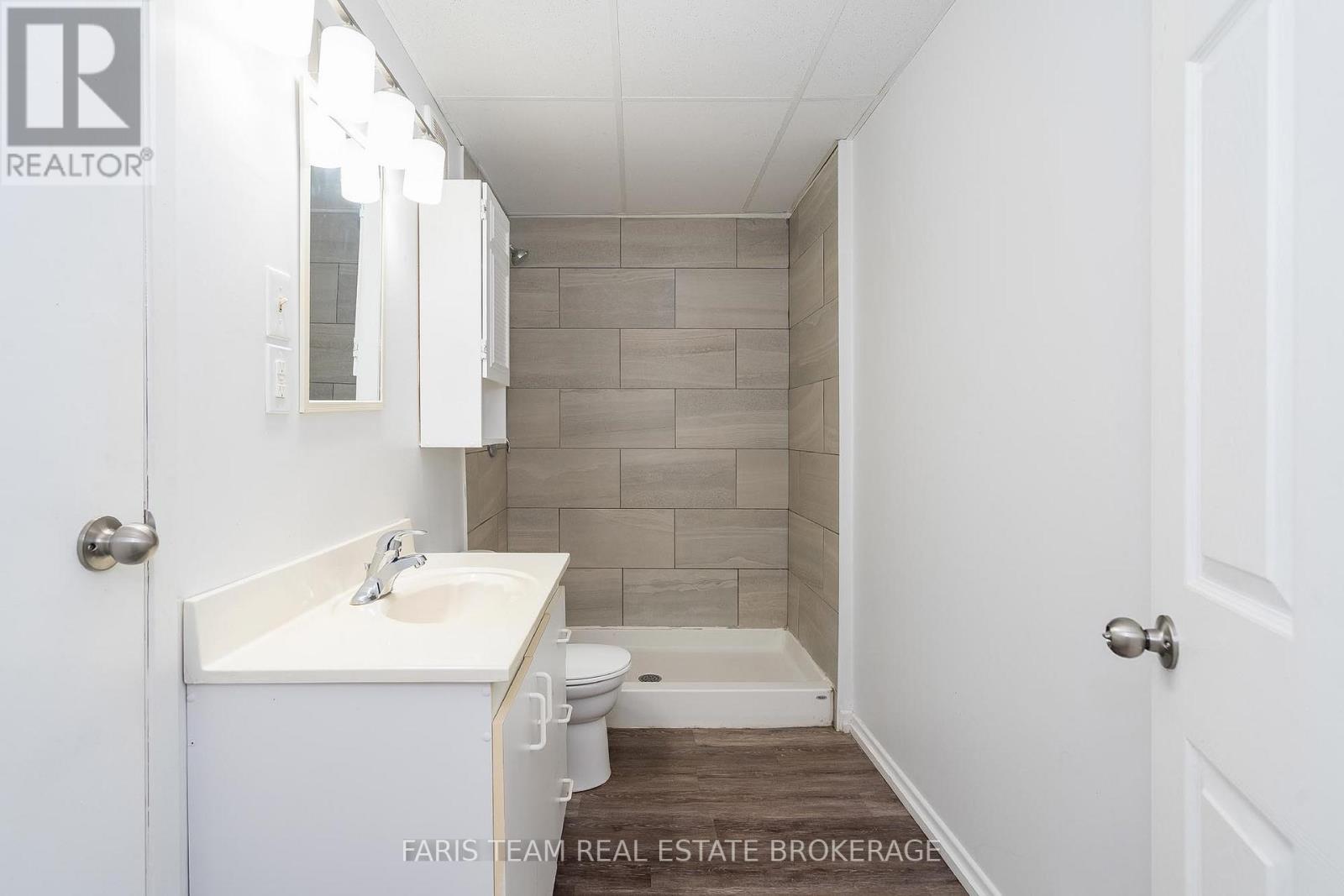 612 BAY STREET - 17