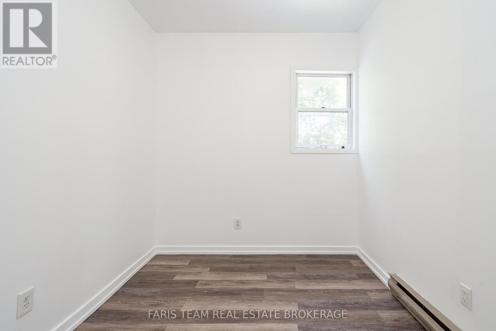 612 BAY STREET - 14