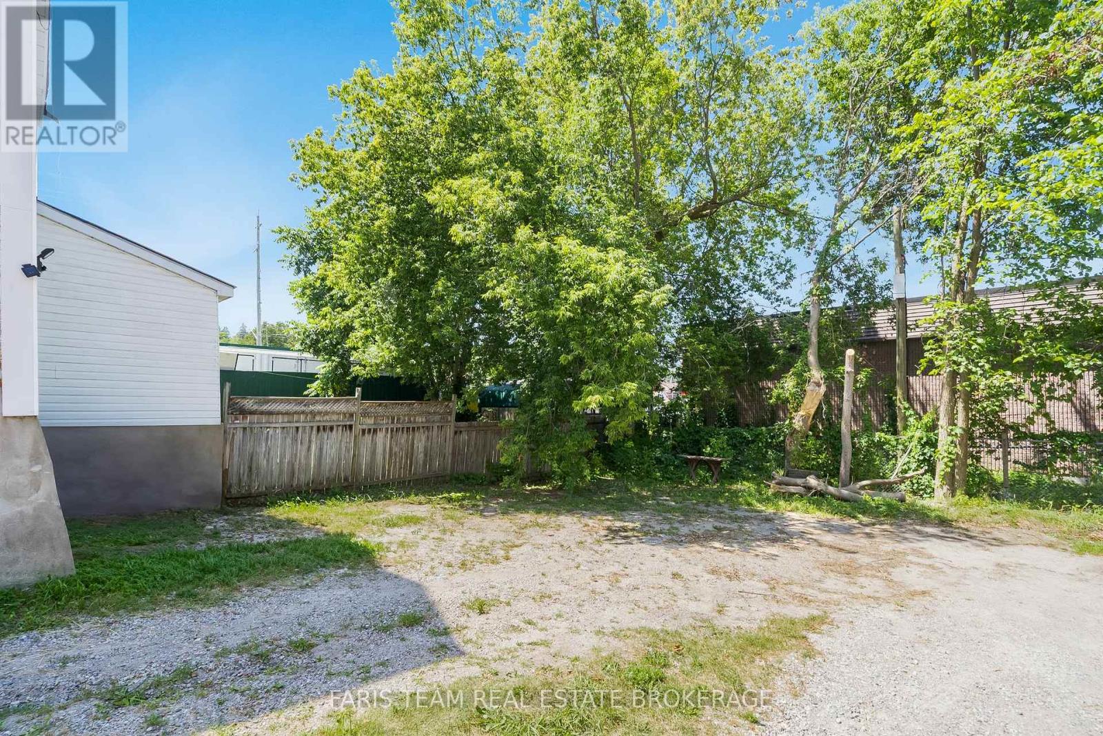 612 BAY STREET - 19