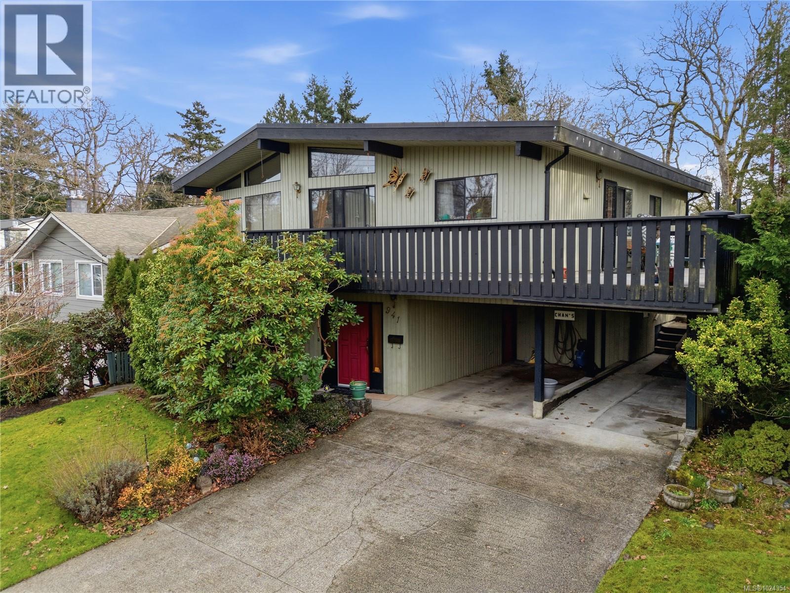 941 Lucas Avenue, Saanich