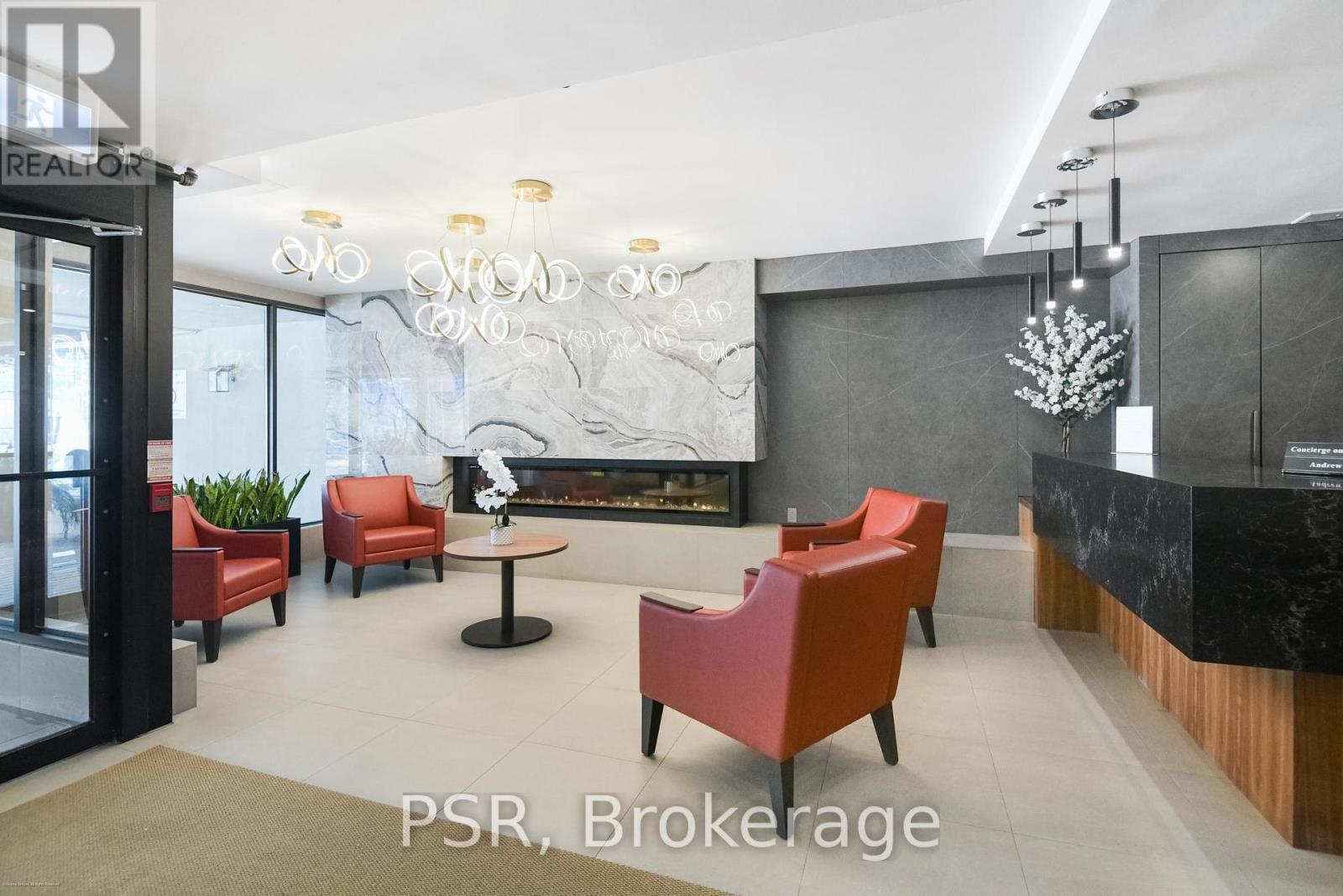 Lobby w concierge