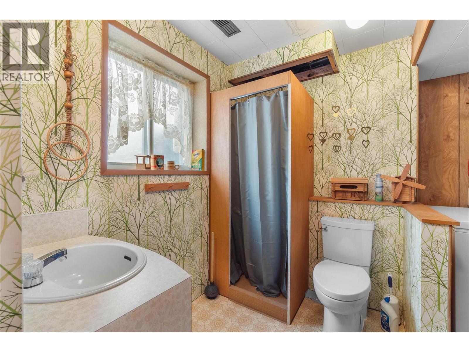 2627 Greenfield Avenue, Kamloops