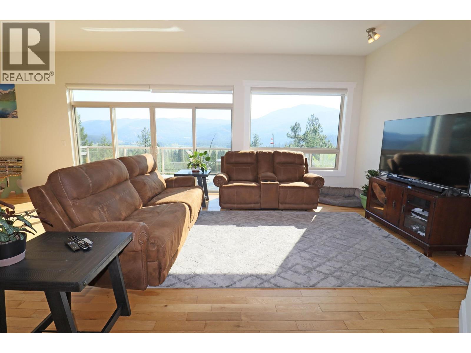 3285 EAGLE RIDGE Road, Grand Forks