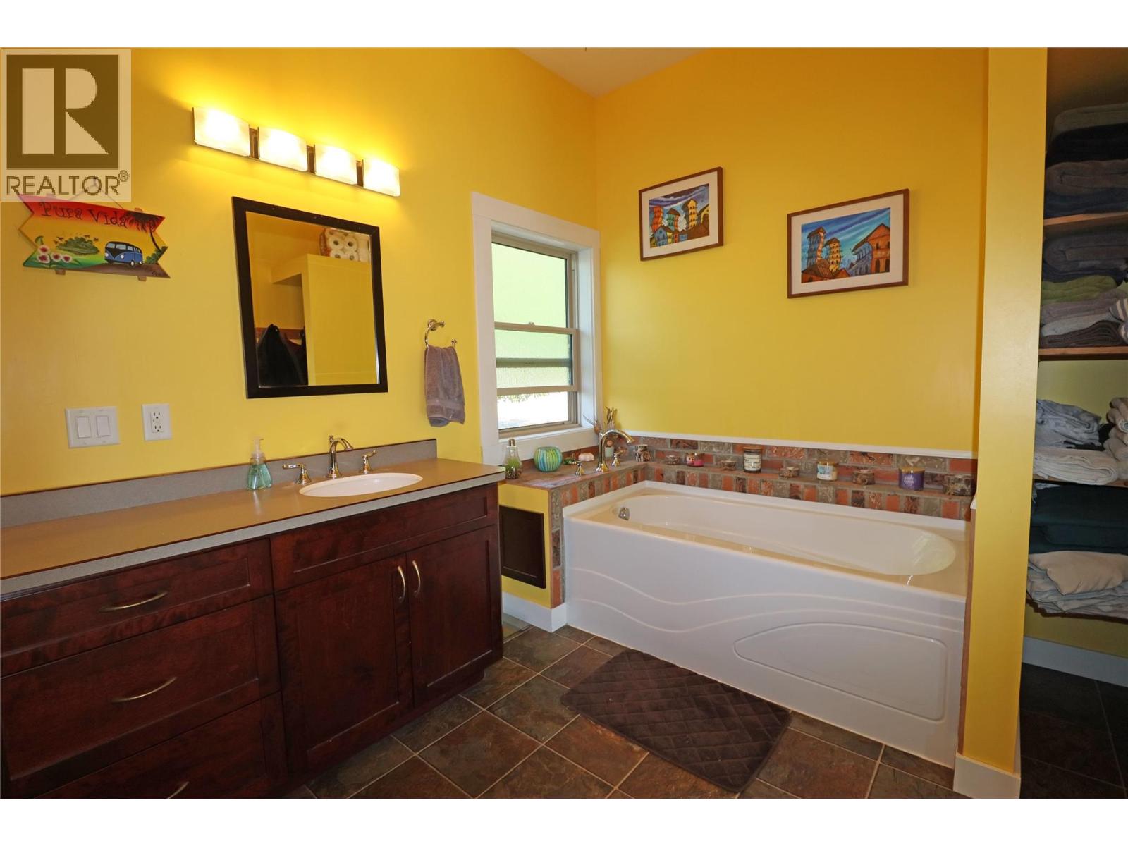 3285 EAGLE RIDGE Road, Grand Forks